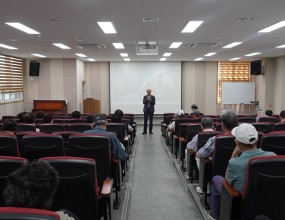 1교시 강사 : 강박원
내용 : 변화와 혁신

2교시 강사 : 이광형
내용 : 100세시대 어르신답게 살기